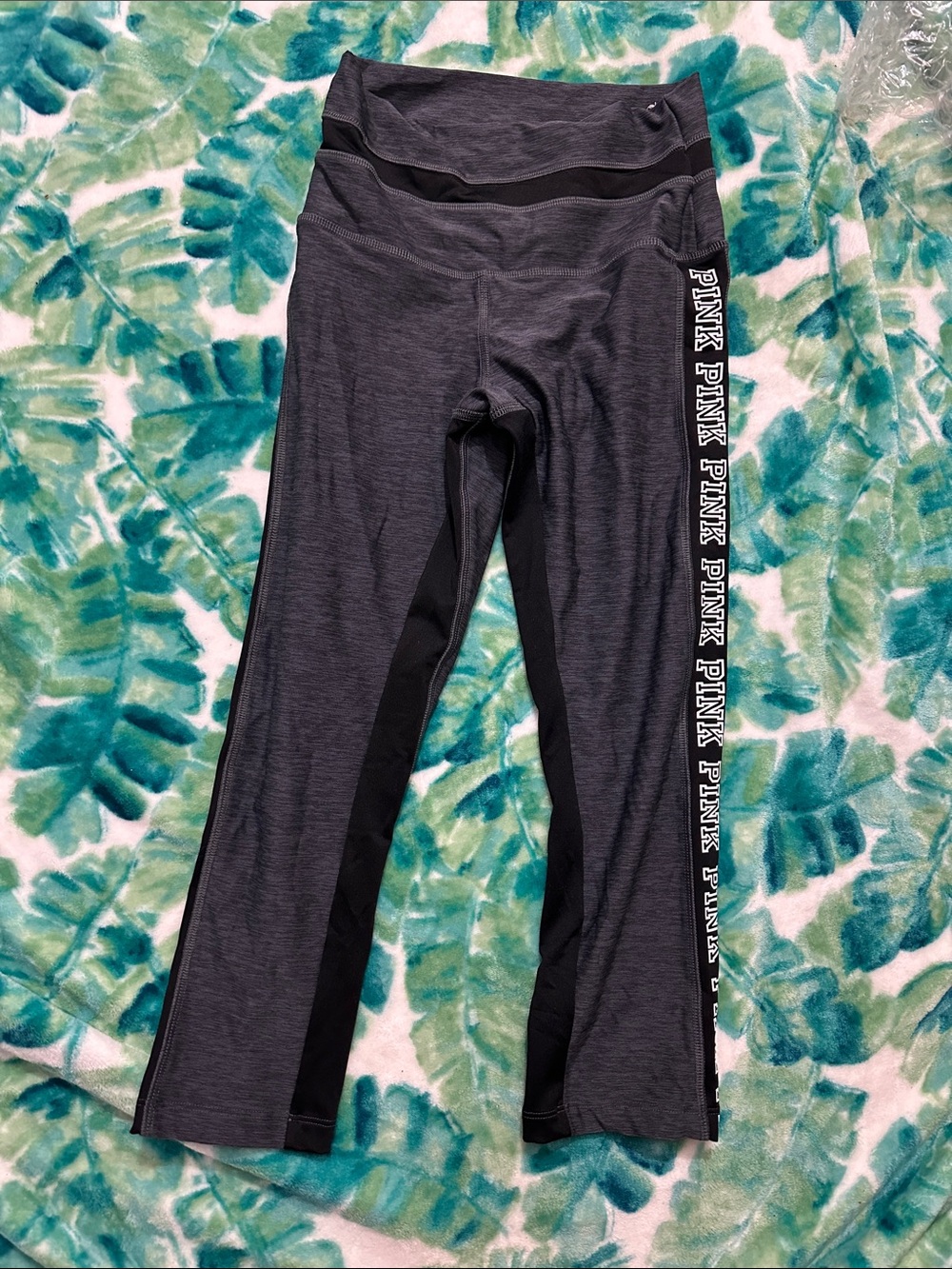 Victoria’s Secret Pink Ultimate Crop Pants,S